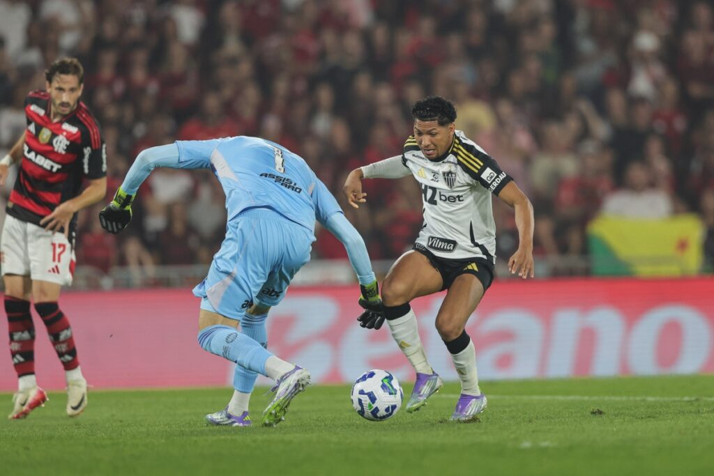 rony-perde-gol-sem-goleiro-em-flamengo-x-atletico-mg.-veja-o-lance