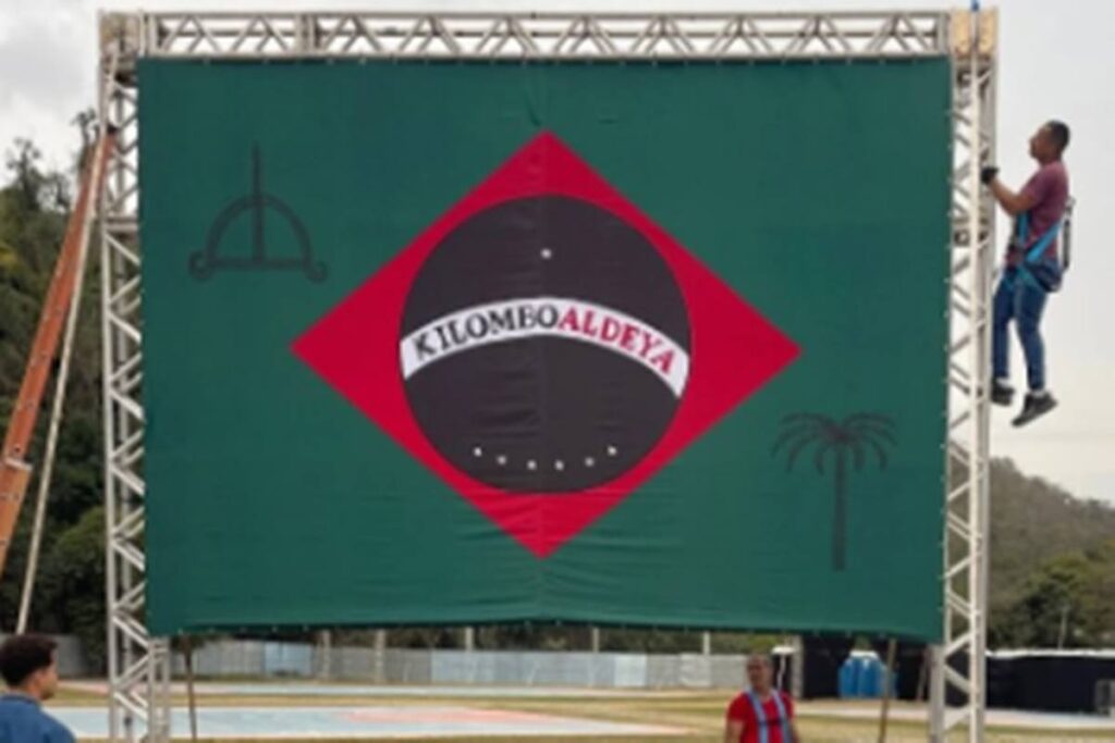 obra-com-releitura-da-bandeira-e-retirada-de-festival-de-inverno-no-rj