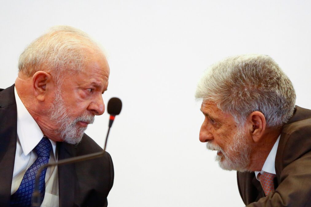 A 4 dias do tarifaço, Celso Amorim provoca Trump no Financial Times