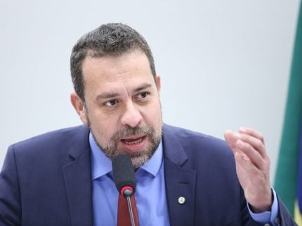 boulos-aciona-pf-para-exonerar-eduardo-bolsonaro-por-“traicao-ao-pais”
