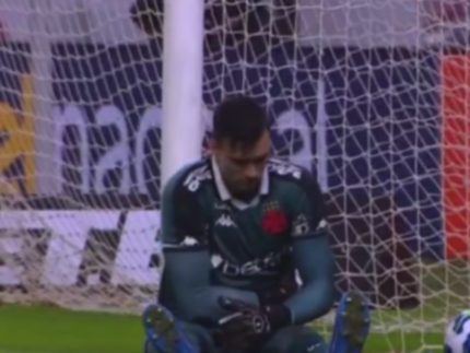 cbf-aprova-expulsao-de-goleiro-do-vasco-e-arbitro-nao-sera-punido