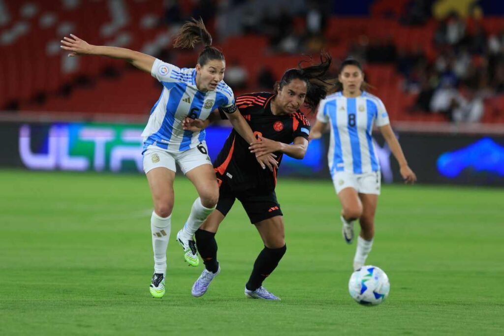 copa-america-feminina:-colombia-bate-argentina-e-garante-vaga-na-final