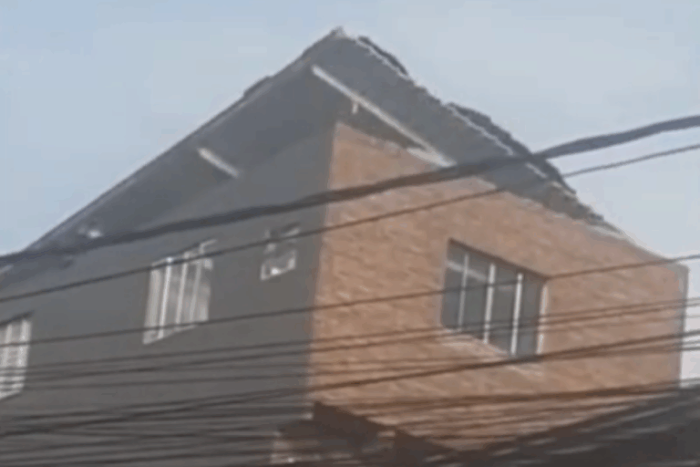 ventos-fortes-arrancam-telhado-de-casa-na-grande-sao-paulo.-veja-video