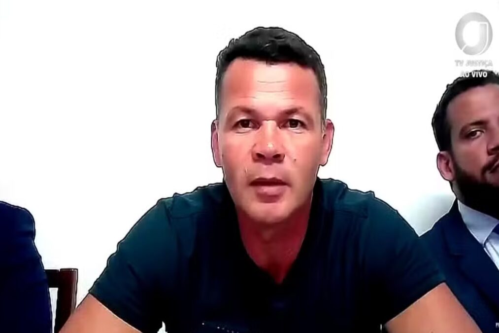 Moraes dá 10 minutos para militar tirar a farda e começar a depor