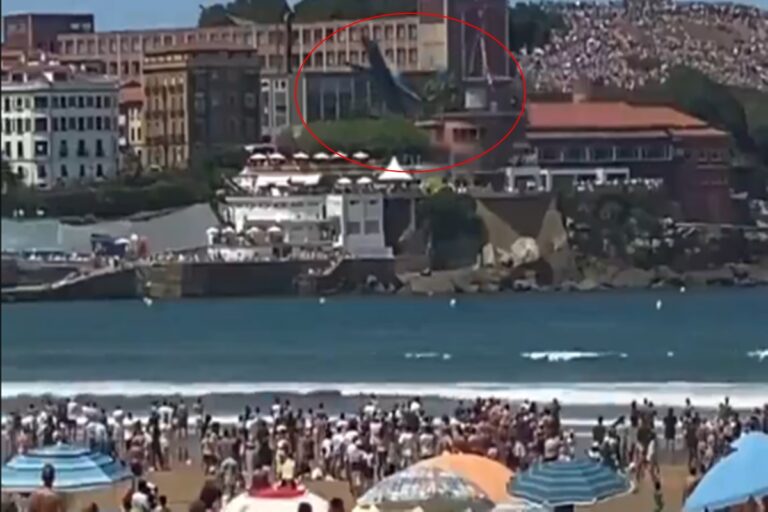 video:-caca-faz-manobra-arriscada-e-voa-baixo-durante-show-aereo