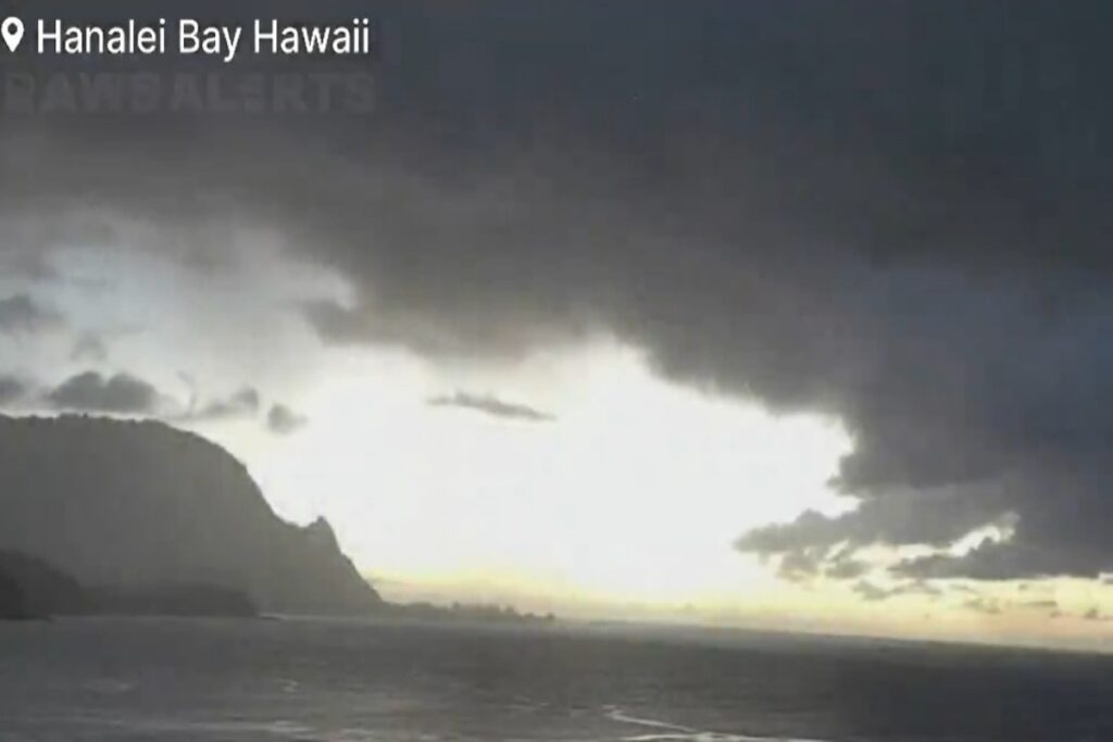 ondas-de-tsunami-comecaram-a-atingir-as-costas-dos-eua