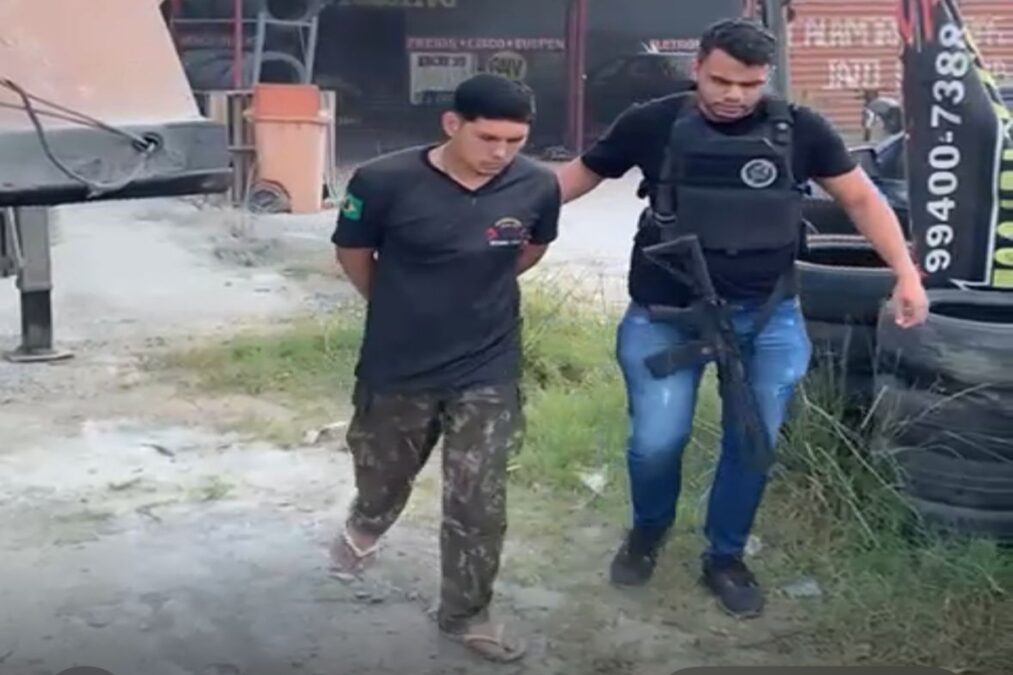 Suspeito de matar trio confundido com milicianos é preso. Vídeo