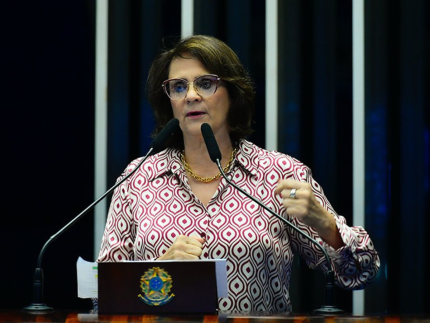 “eu-tenho-identificacao-grande-com-as-travestis”,-diz-damares-sobre-cotas-para-pessoas-trans