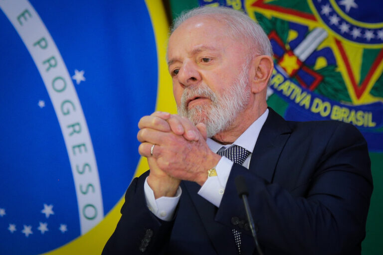 governo-decide-fatiar-reacao-ao-tarifaco-e-adotar-medidas-por-setor