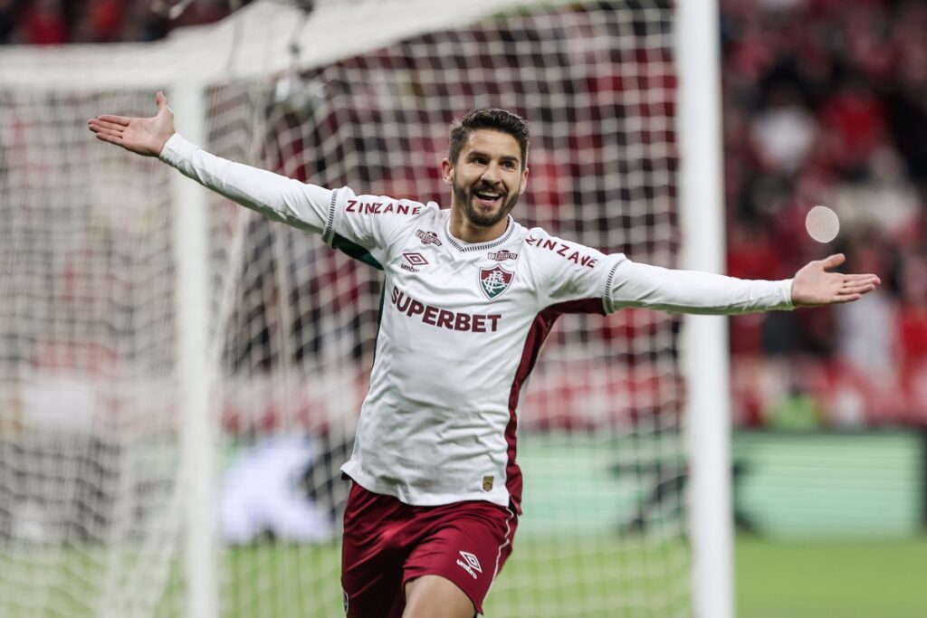 copa-do-brasil:-everaldo-brilha-e-fluminense-bate-internacional