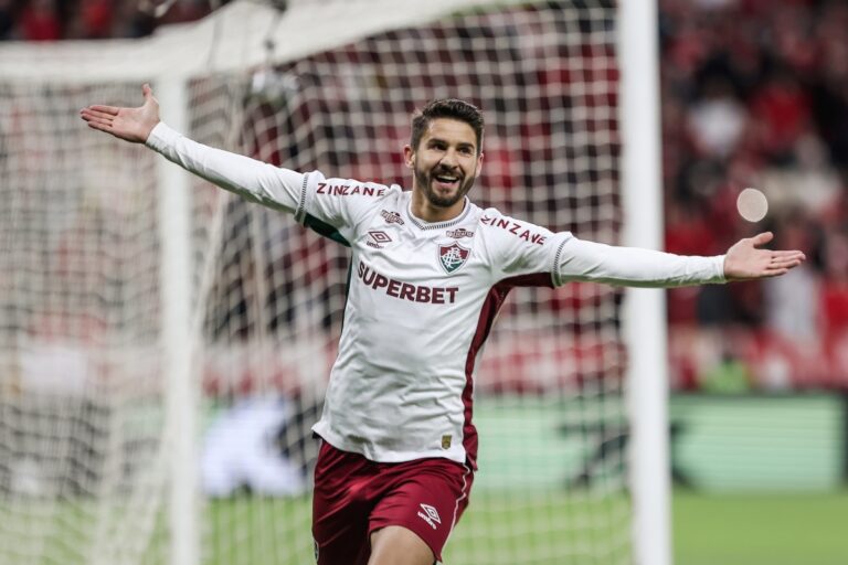 copa-do-brasil:-everaldo-brilha-e-fluminense-bate-internacional