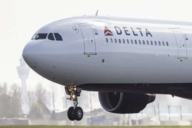 voo-da-delta-e-desviado-nos-eua-apos-forte-turbulencia,-diz-jornal