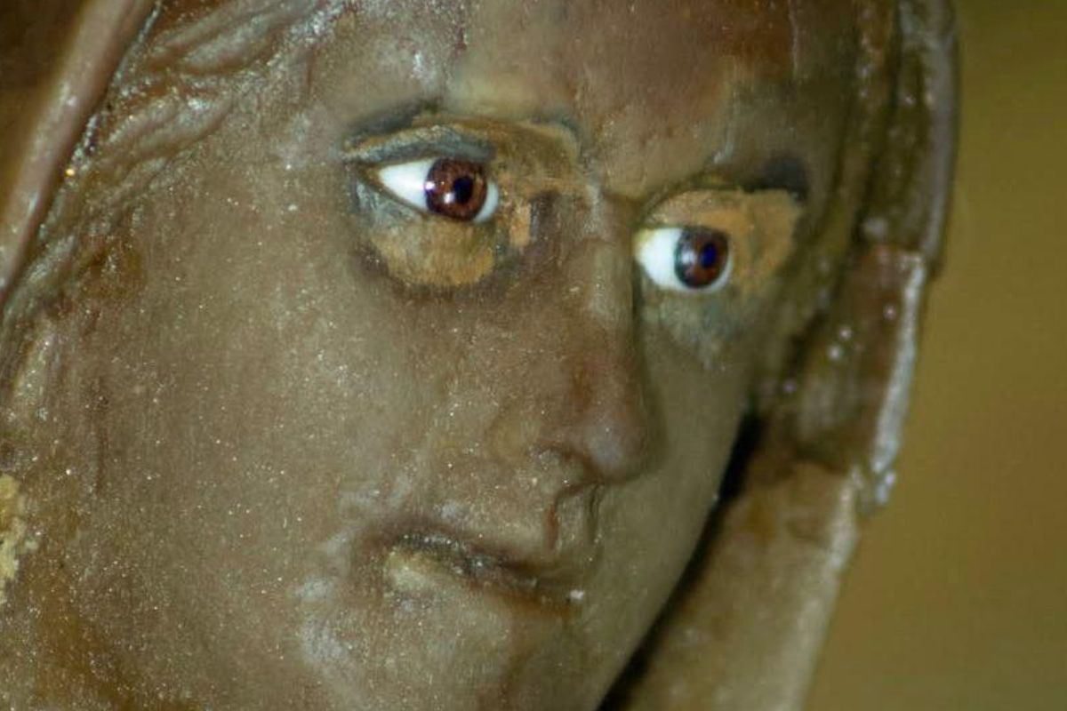 Arquidiocese de SP cria comissão para investigar santa que expele mel