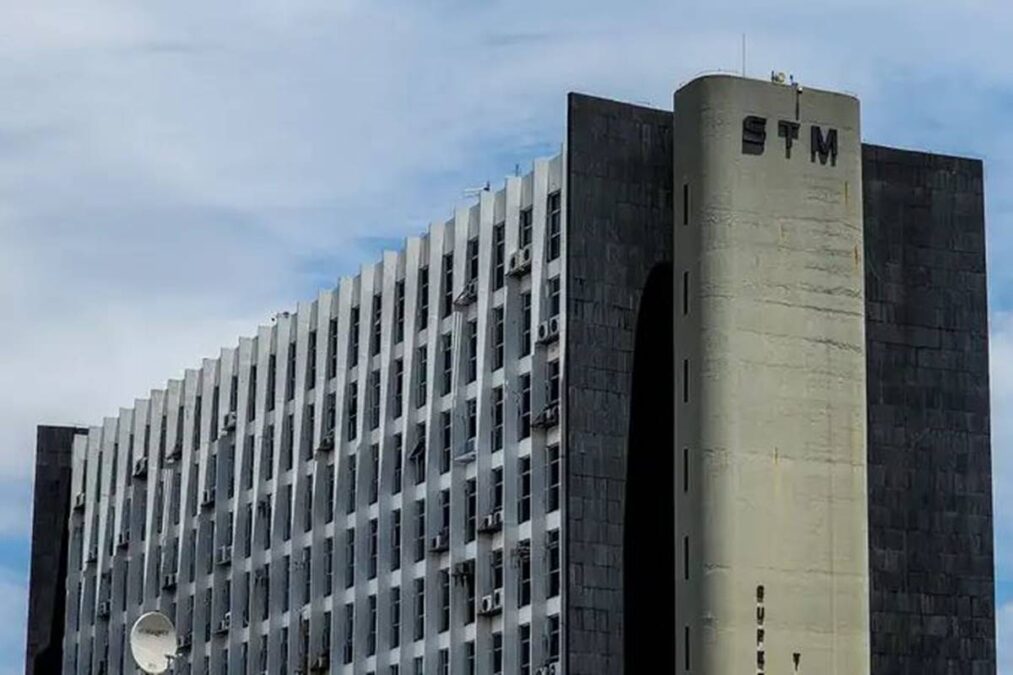 Militar da FAB é condenado após deixar posto para consertar calça rasgada