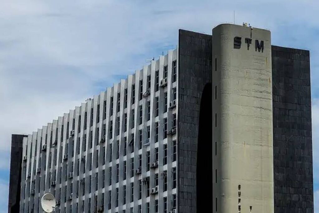 militar-da-fab-e-condenado-apos-deixar-posto-para-consertar-calca-rasgada