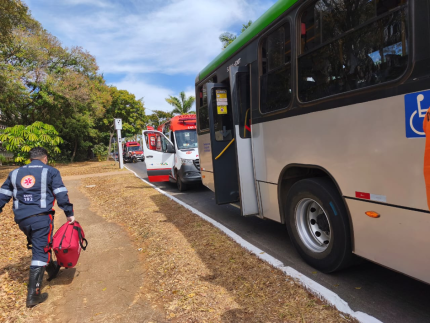 idoso-sofre-mal-subito-em-onibus-e-e-socorrido-por-passageira-no-df