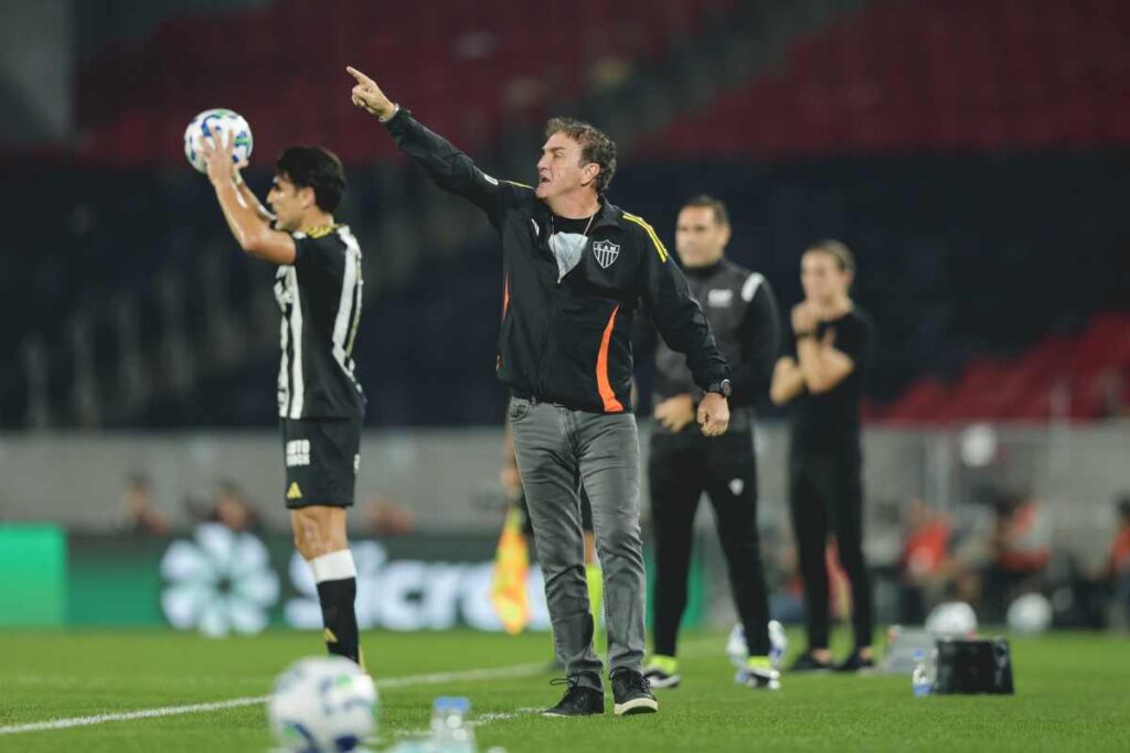 cuca-destaca-mudanca-de-estrategia-para-vitoria-do-atletico-mg