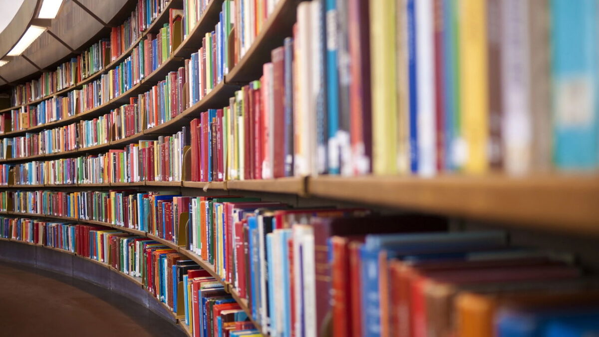 Apenas 28% das escolas do Acre têm salas de leitura; nenhuma conta com bibliotecário