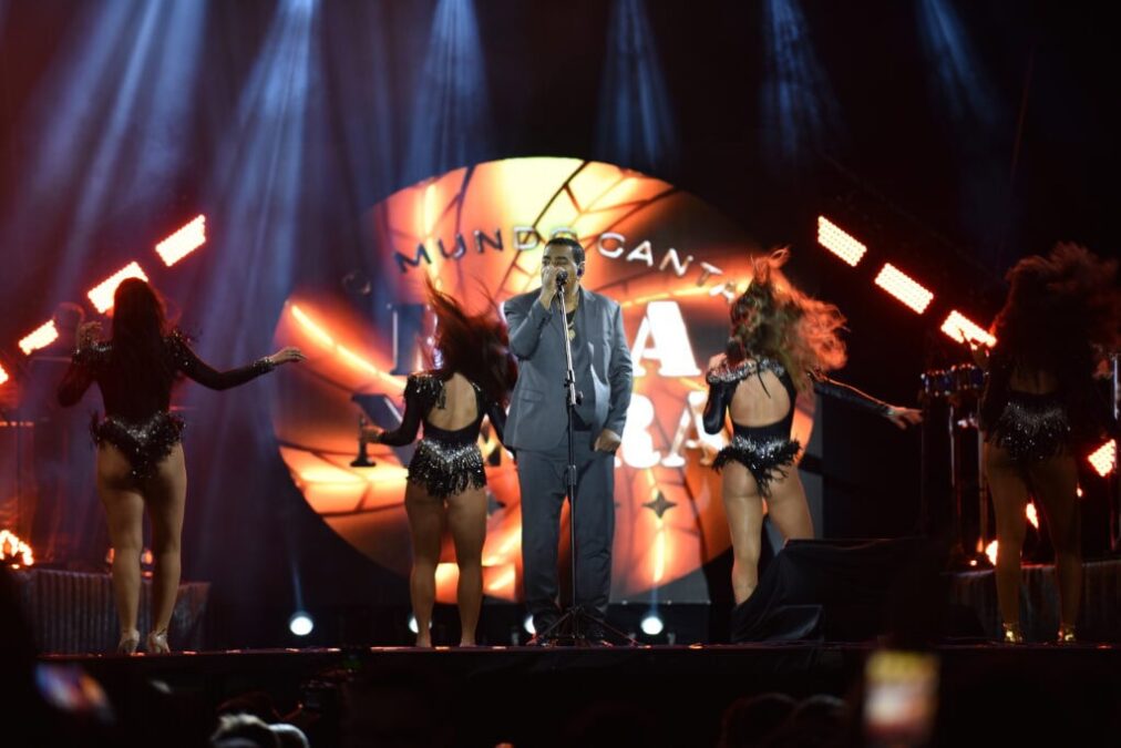 Raça Negra esquenta o público com sucessos na abertura da Expoacre Juruá