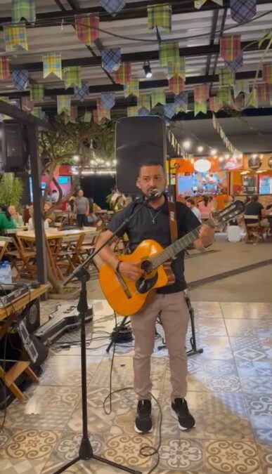 Sicredi inaugura Palco Cultural em praça de alimentação e incentiva apoio à cultura local