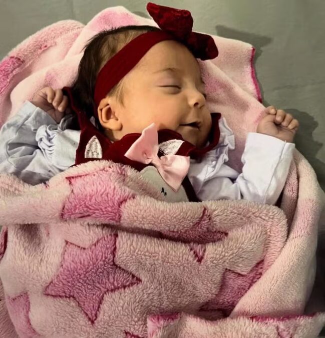 Bebê que sofreu queimaduras em maternidade do Acre recebe alta após mais de um mês internada em BH