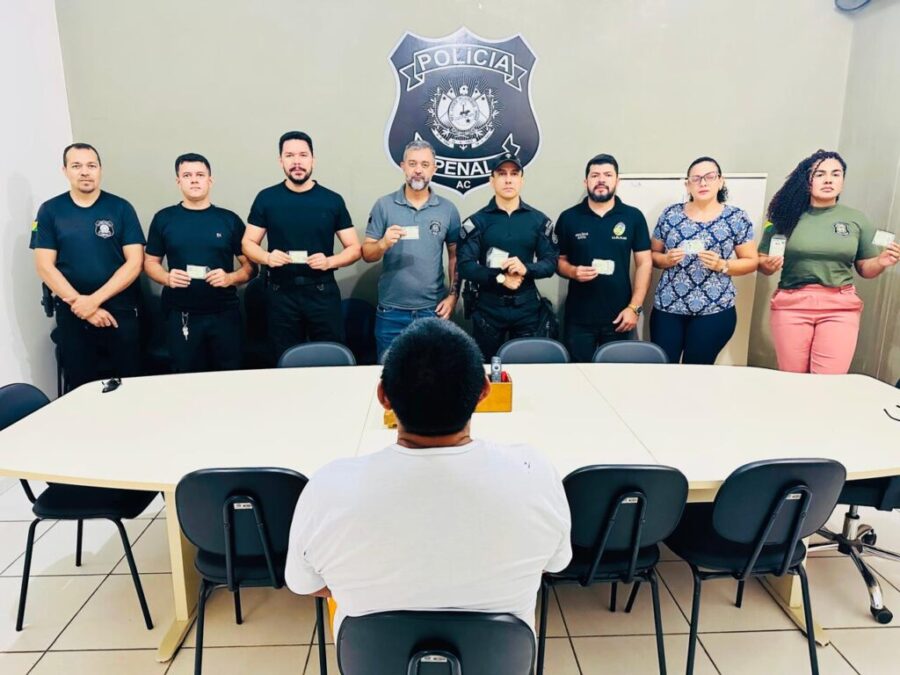 Reeducandos de Sena Madureira recebem novas Carteiras de Identidade por meio de ação da Polícia Civil