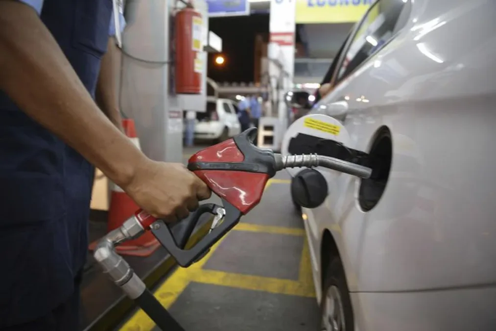 Em Sena Madureira, posto de gasolina é assaltado por homem armado com facão