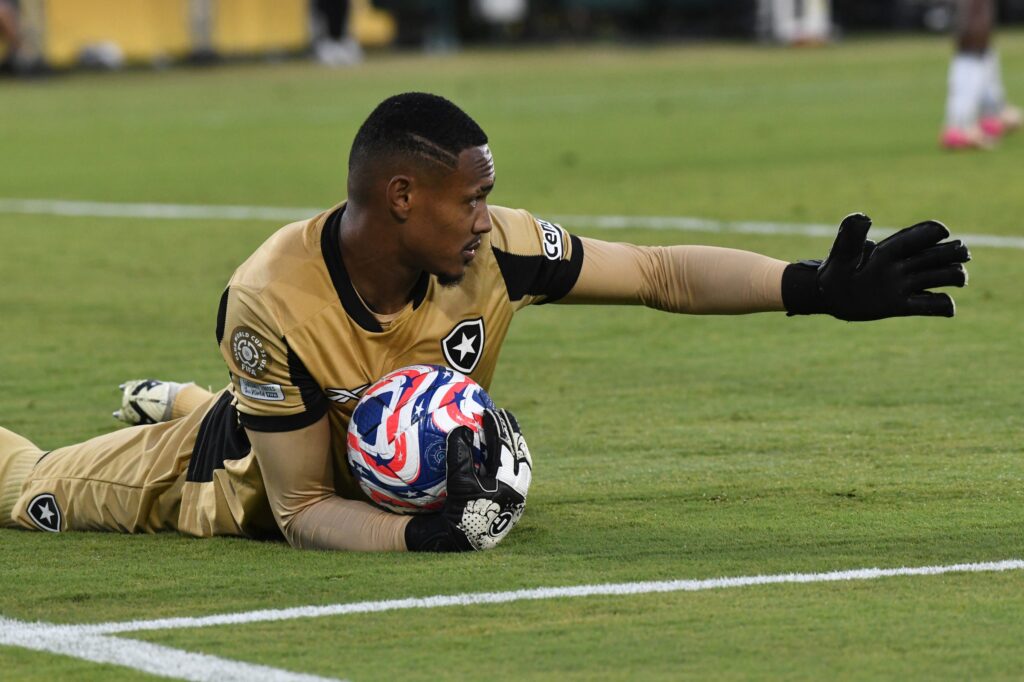 jornalista-aponta-proposta-do-west-ham-por-estrela-do-botafogo;-veja