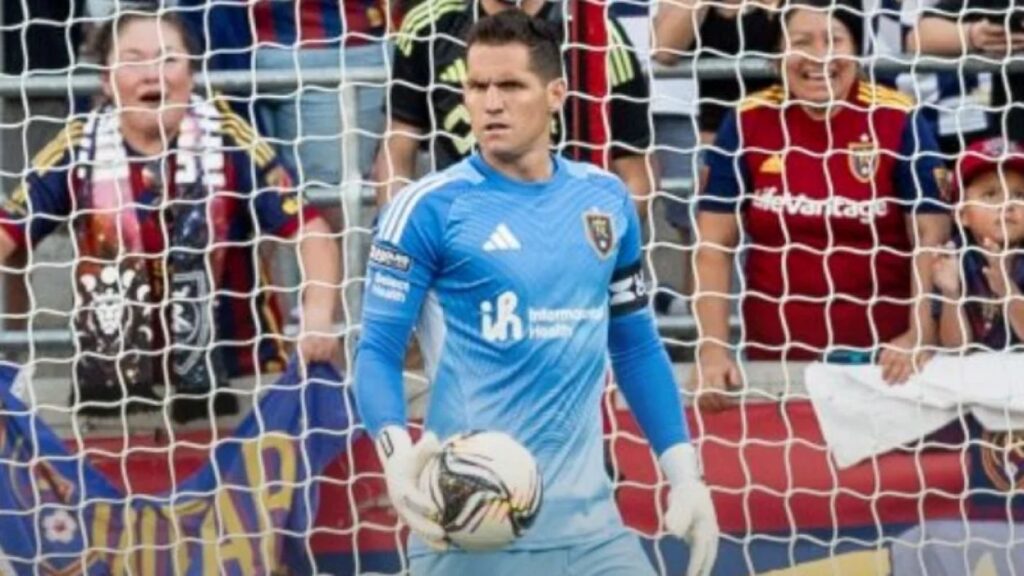 ex-goleiro-do-cruzeiro-faz-defesas-milagrosas-para-time-da-mls