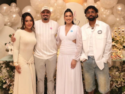 voltaram?-gabigol-faz-cha-revelacao-para-amigo-em-sua-mansao-e-posa-com-rafaella