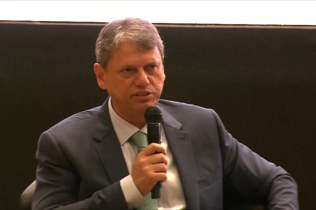 “Inadmissível”, diz Tarcísio sobre palafitas após incêndio no litoral