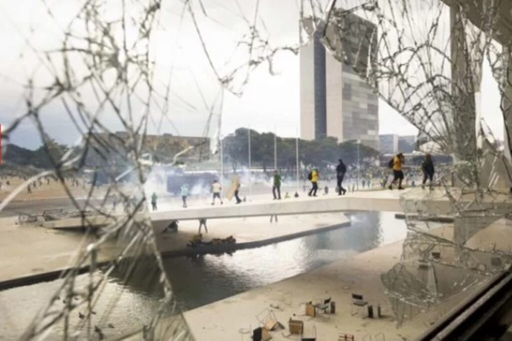 mulher-presa-em-8/1-vai-para-sp-apos-furar-prisao-domiciliar-mil-vezes