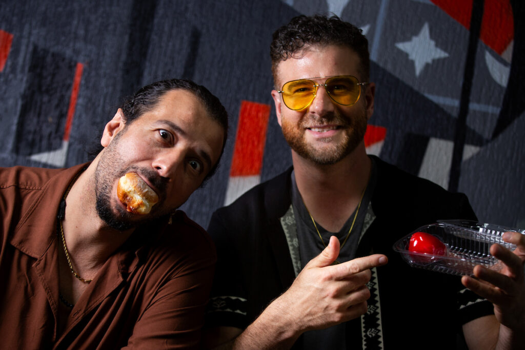 morango-do-amor?-banda-magic!-testa-doce-famoso-e-reage