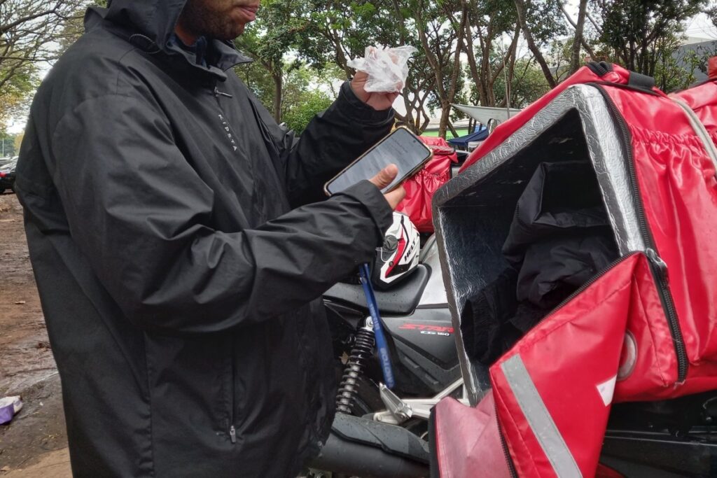 entregador-usa-conta-de-bike-para-fazer-delivery-de-moto-sem-cnh