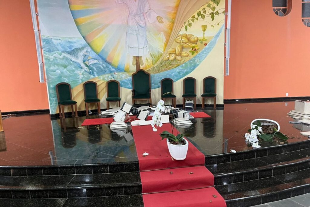 “prejuizo-simbolico”,-lamenta-padre-de-igreja-destruida-por-medico