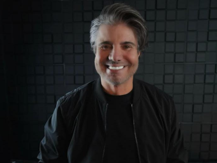 “vitalidade-esta-na-alma”,-diz-o-apresentador-joao-kleber-ao-celebrar-68-anos