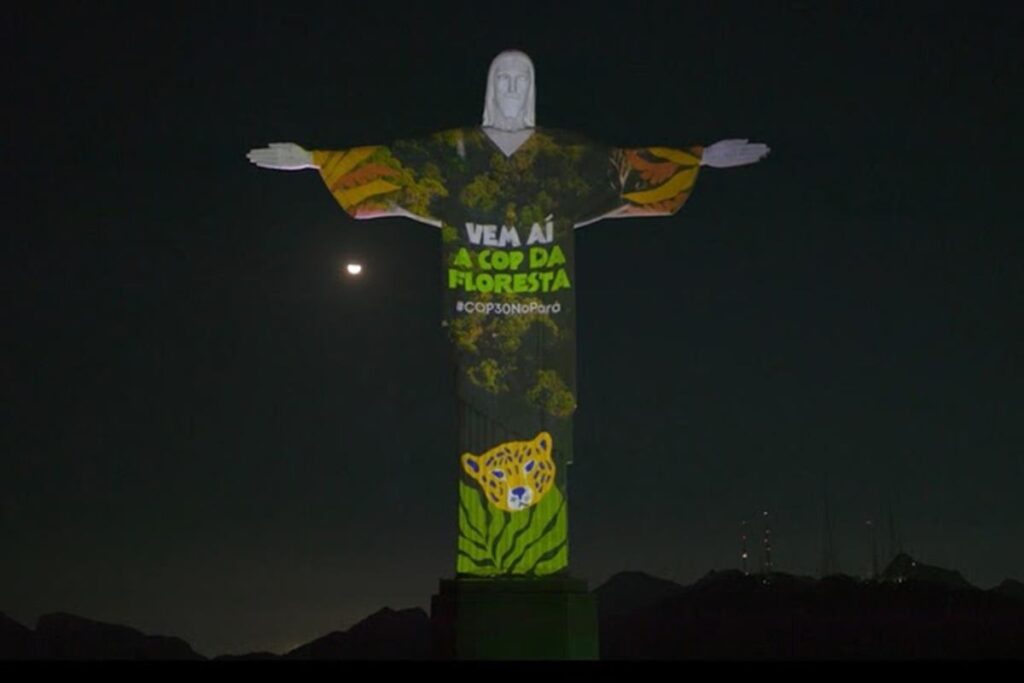 cristo-redentor-ganha-iluminacao-que-marca-100-dias-para-cop30.-video