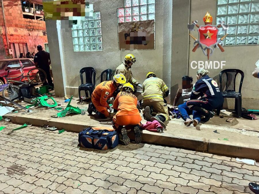Motorista atropela 7 crianças e 3 adultos em frente a igreja no DF
