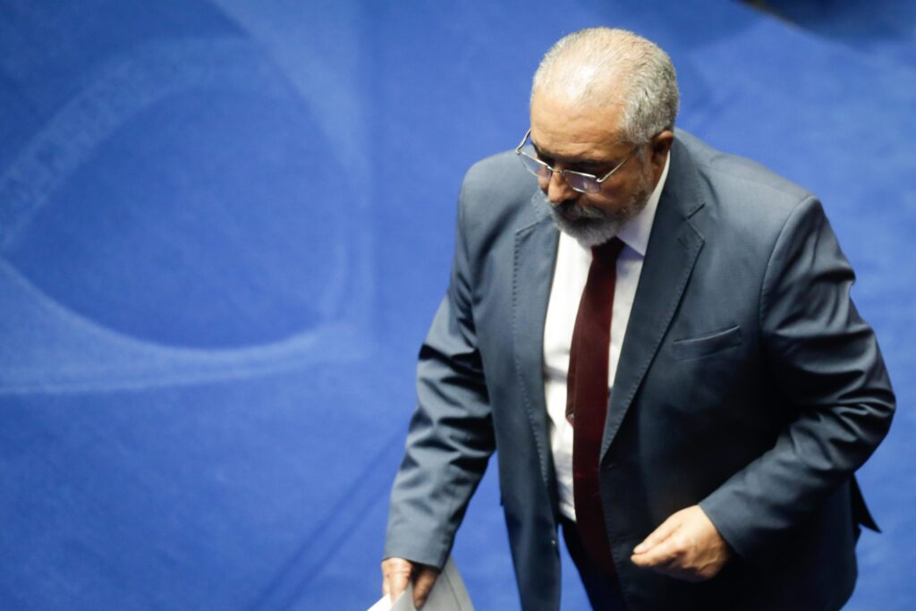 senador-do-pt-pagou-r$-74-mil-a-blogueiro-que-ja-ligou-moraes-ao-pcc