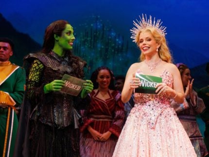 “wicked”-nao-vai-sair-de-cena:-musical-segue-como-sucesso-absoluto-em-sp