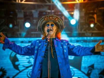 alceu-valenca-tem-mala-com-figurino-extraviada:-“nao-se-compra-em-prateleira”