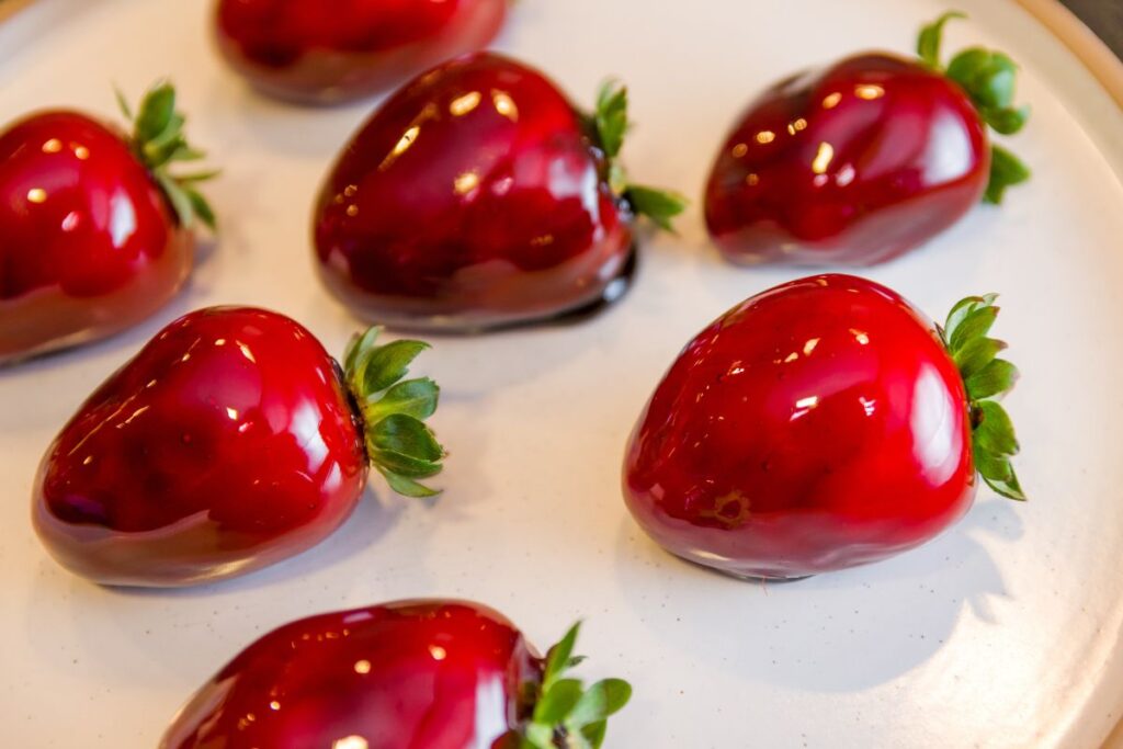 quanto-tempo-malhar-para-“queimar”-calorias-do-morango-do-amor?-veja