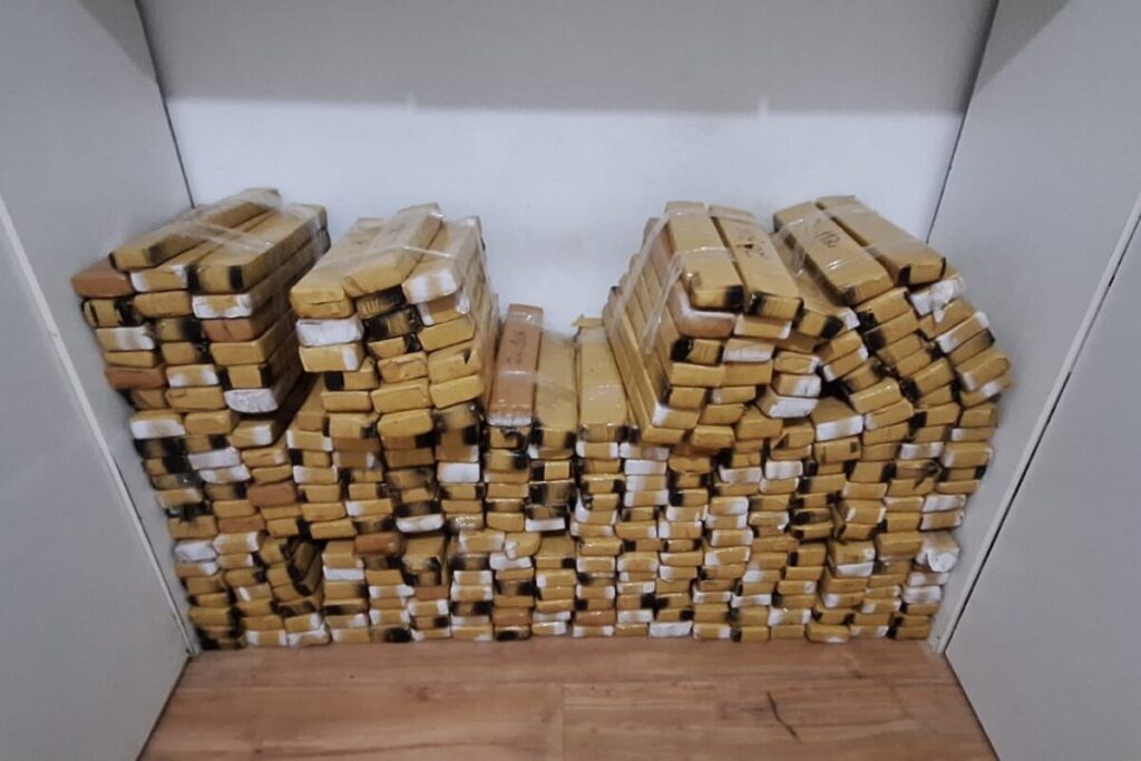 conta-de-luz-ajuda-pm-a-encontrar-meia-tonelada-de-droga-em-residencia