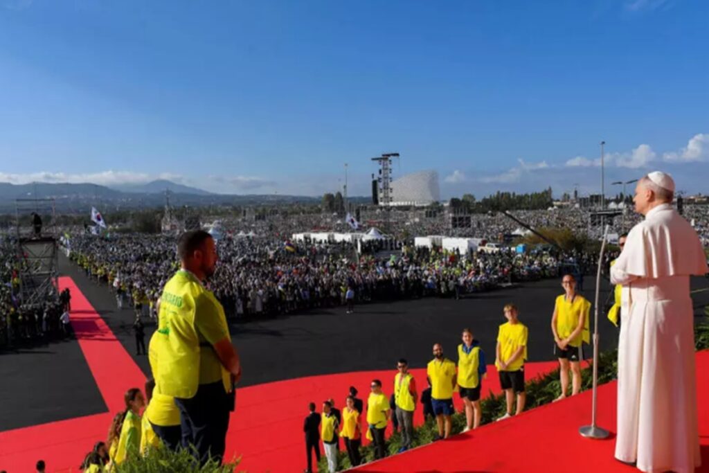 papa-reune-1-milhao-de-jovens-em-missa-e-pede-paz-na-ucrania-e-em-gaza