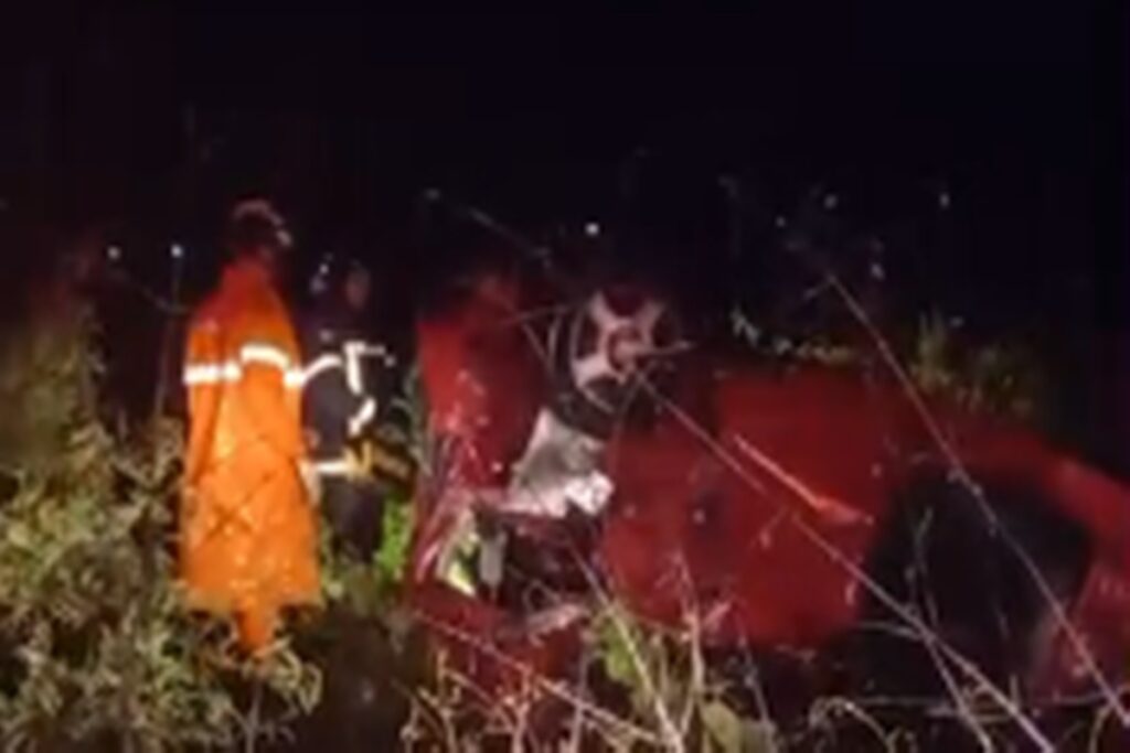 acidente-de-carro-deixa-tres-mortos;-vitimas-voltavam-de-culto