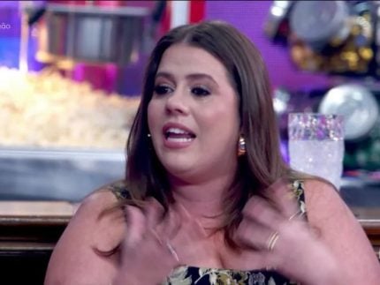 tati-machado-e-ovacionada-por-plateia-do-“domingao”-e-se-emociona:-“me-reencontrei”