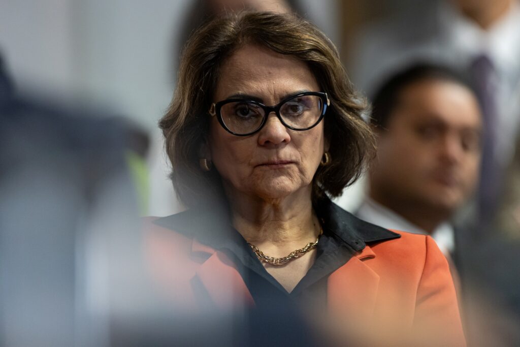 damares-sobre-tio-de-michelle-bolsonaro:-“tem-que-ficar-enjaulado”