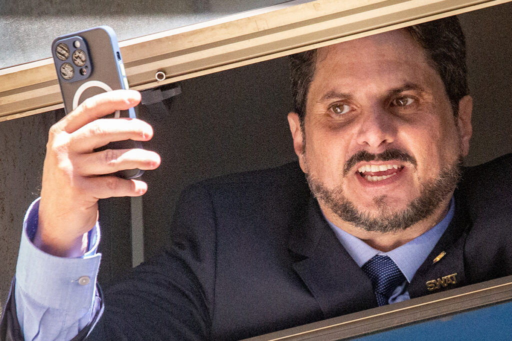 moraes-manda-alcolumbre-bloquear-salario-e-verba-de-gabinete-de-do-val