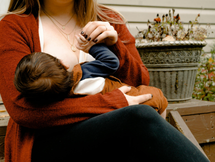 agosto-dourado:-menos-de-50%-dos-bebes-recebem-amamentacao-exclusiva,-aponta-pesquisa