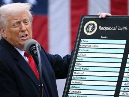 trump-cogita-dividir-dinheiro-arrecadado-com-tarifas-para-americanos-de-baixa-e-media-renda